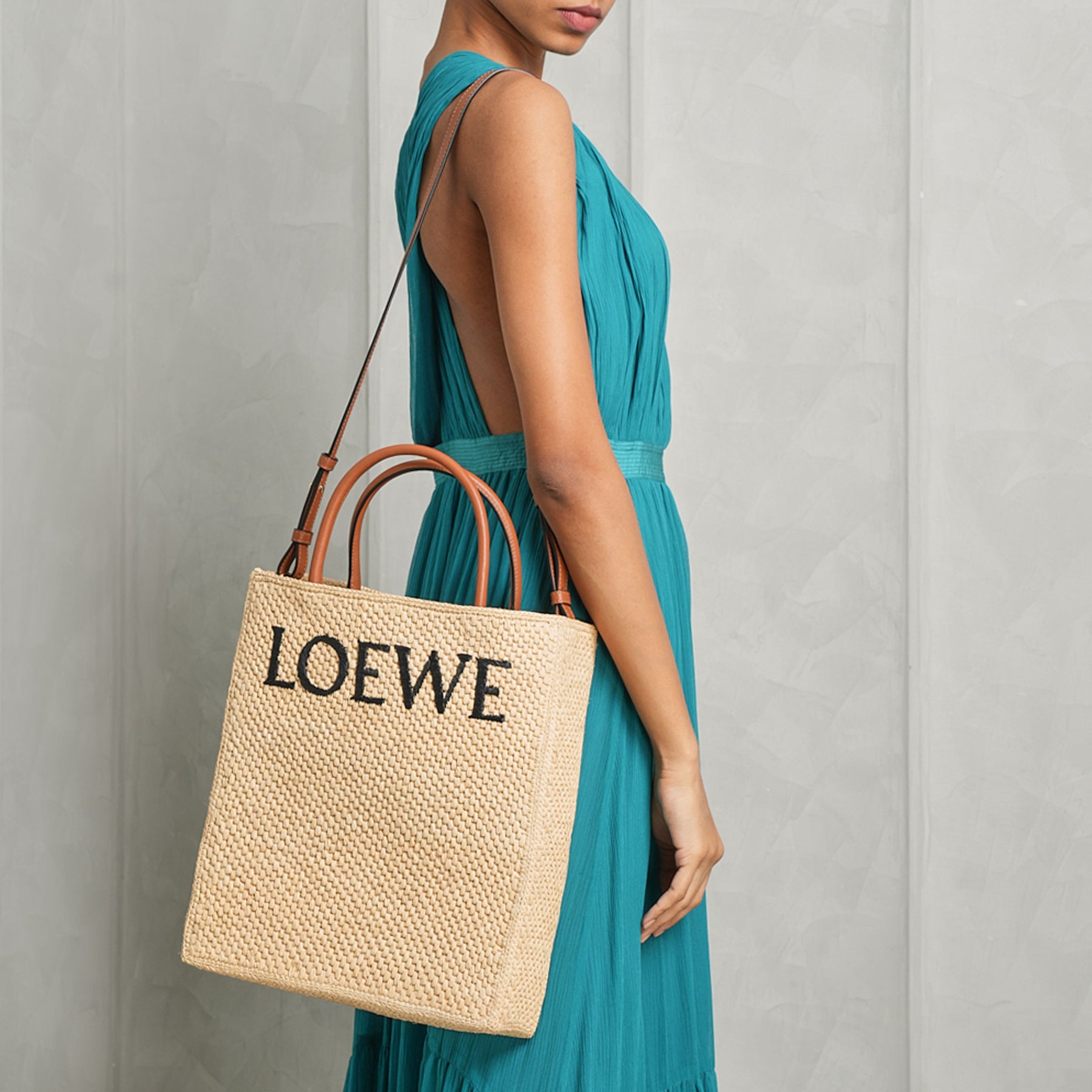 Vertical Standard Tote Bag | Loewe | Le Mill